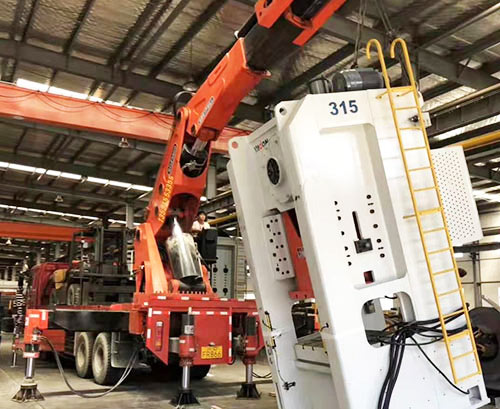 咸安提升工作效率，选择优质折臂吊租赁服务