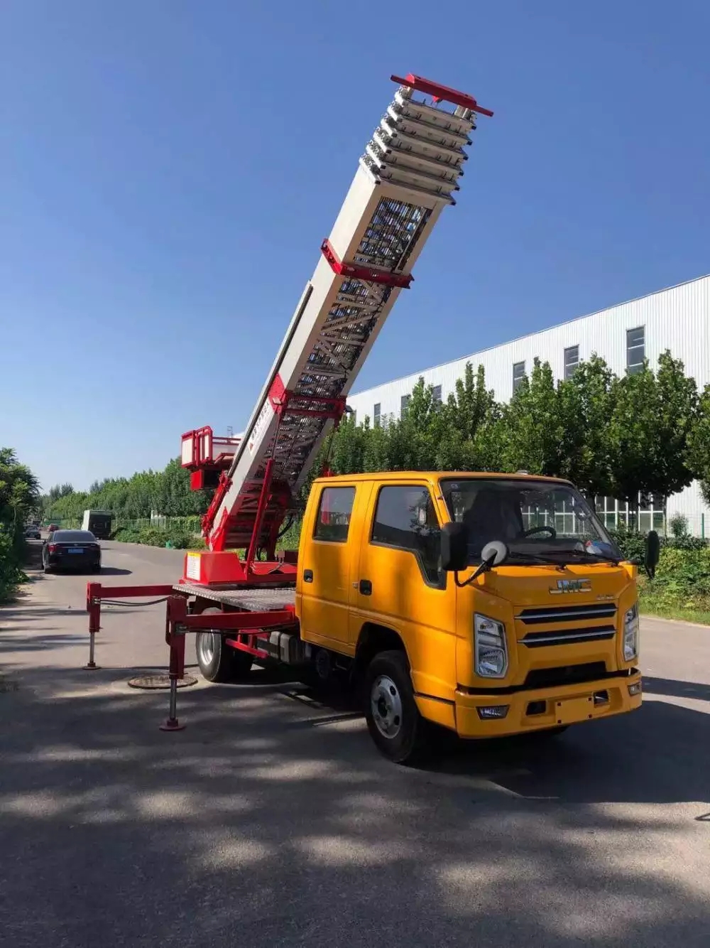 咸安附近的云梯车出租服务：轻松解决高空作业需求