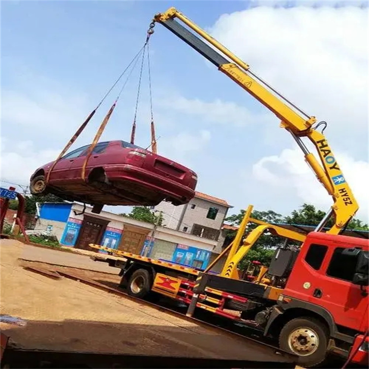 咸安吊车吊汽车的正确方法